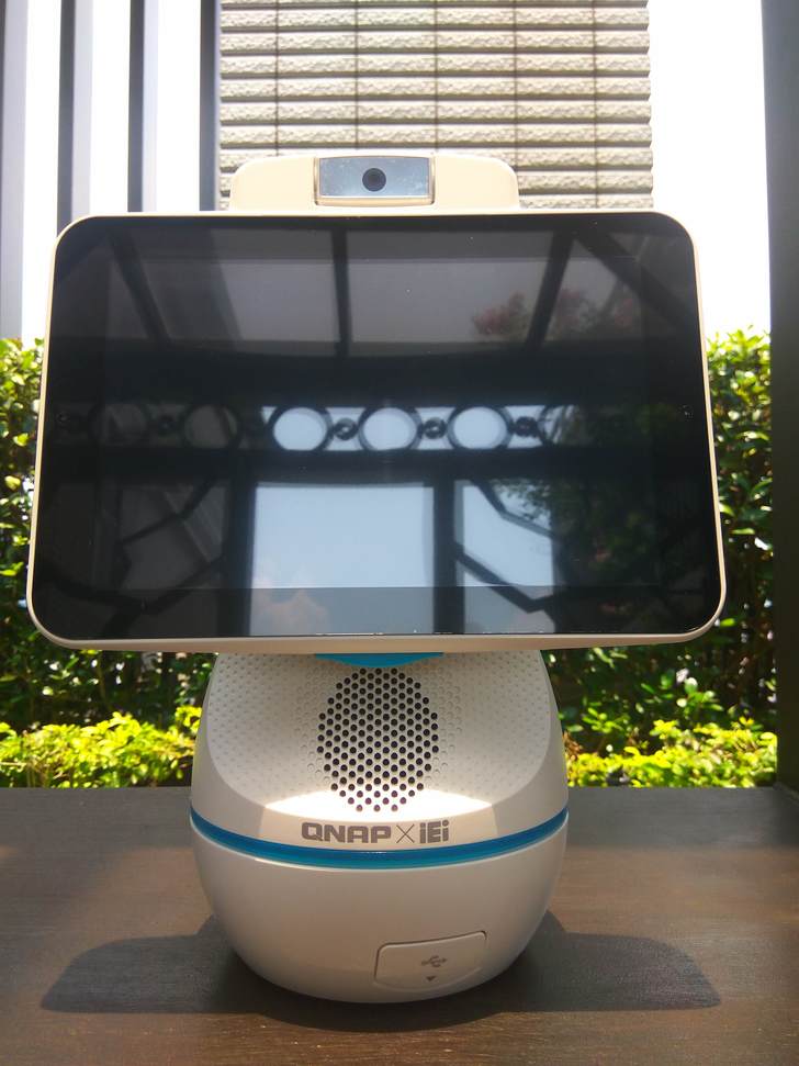 QNAP×威聯通 AfoBot 阿福寶視訊陪伴機器人：用心伴你一整天