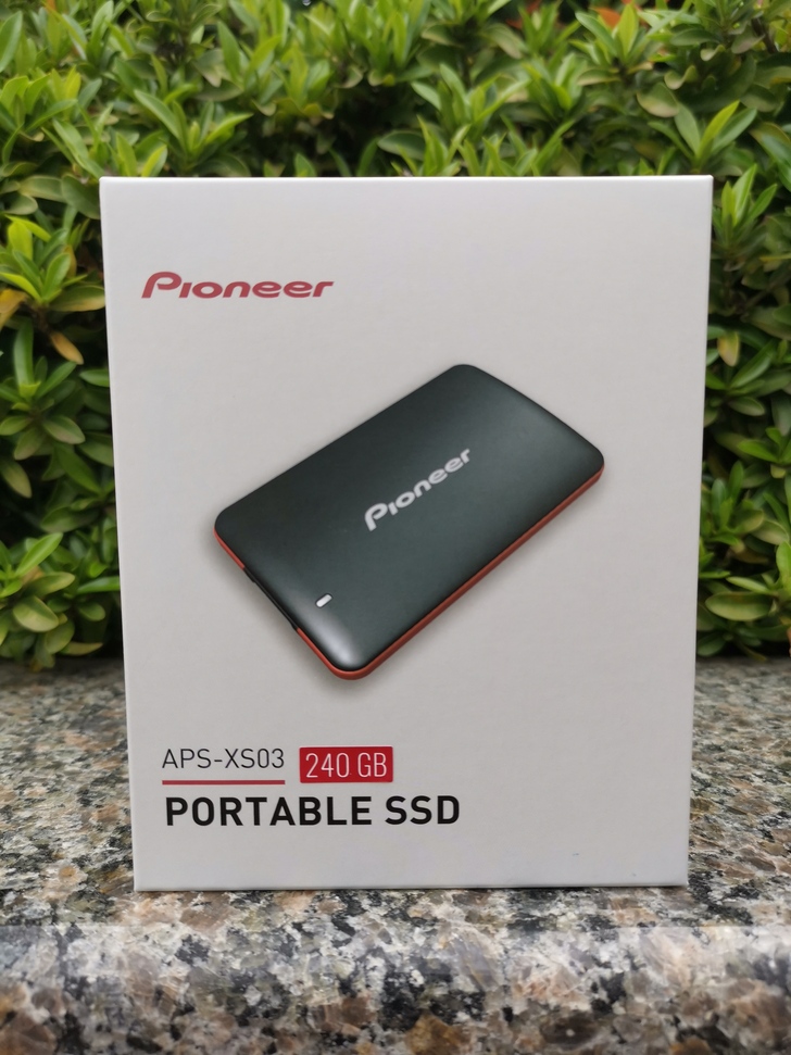 Pioneer外接式固態硬碟APS-XS03-240：小巧易攜、高速傳輸、抗震多用途 